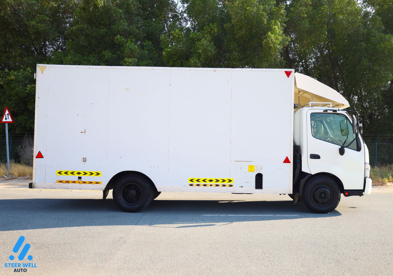 HINO 300 - Image 5