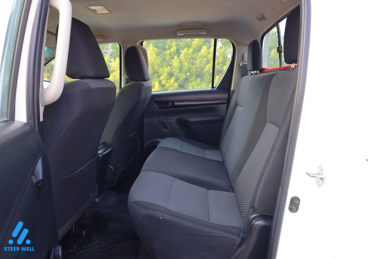 Toyota Hilux - Image 12