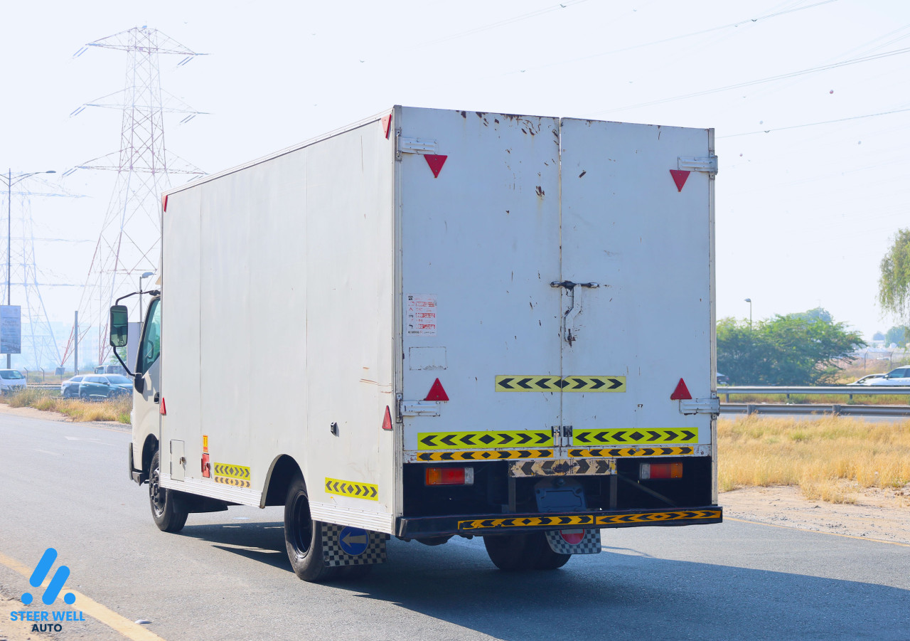 HINO 300 - Image 7