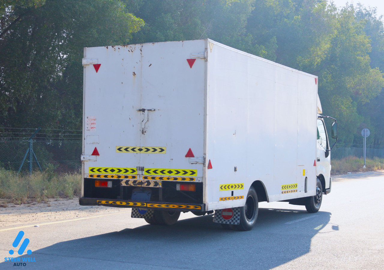 HINO 300 - Image 9