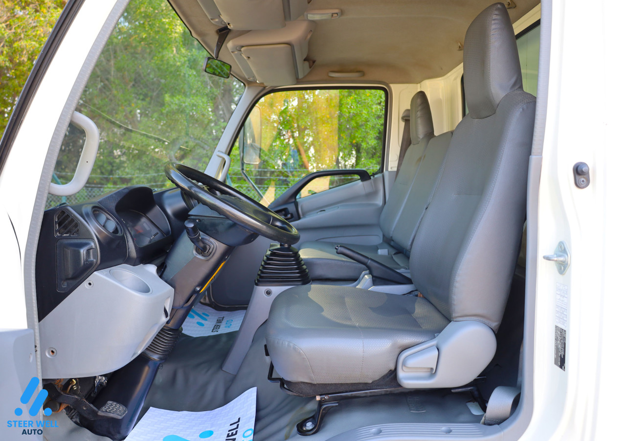 HINO 300 - Image 11