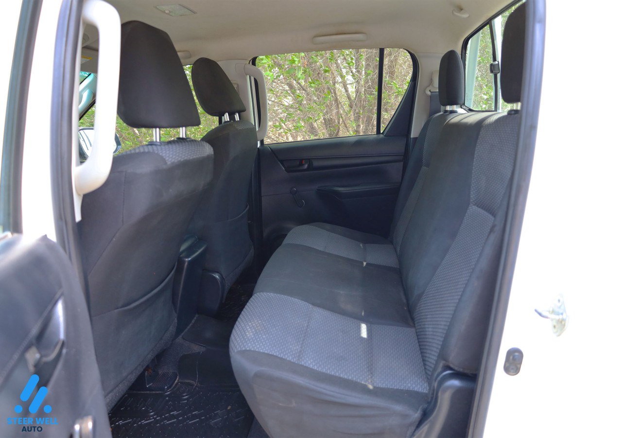 Toyota Hilux - Image 11