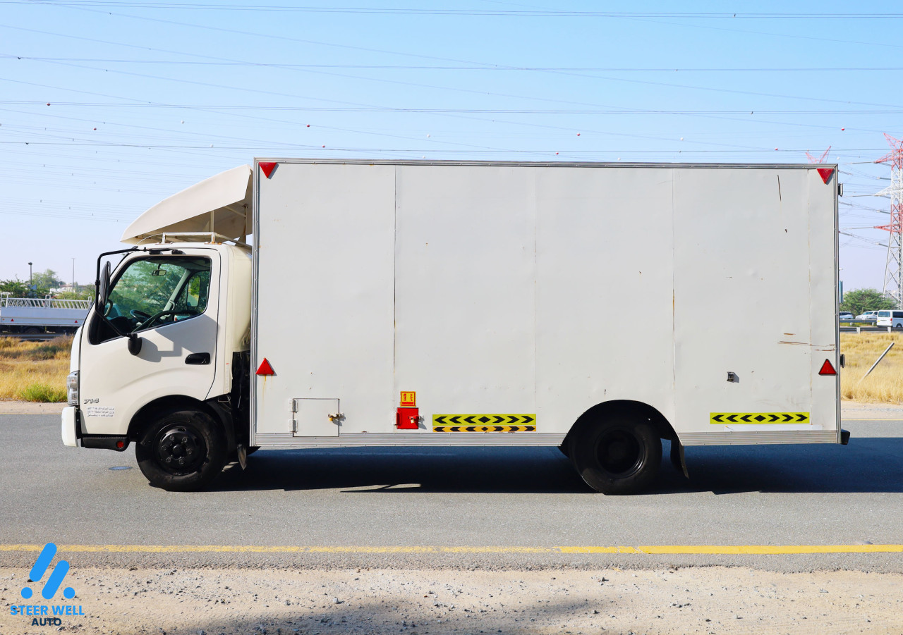 HINO 300 - Image 6