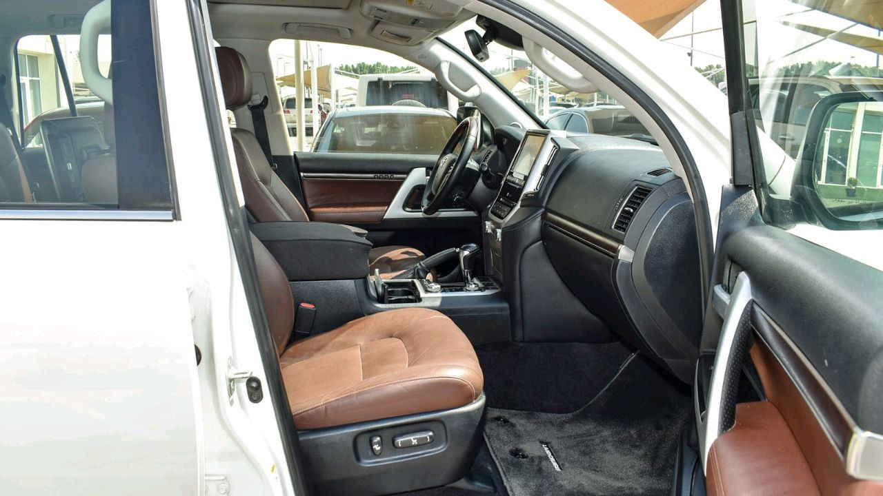 Toyota Land Cruiser - Image 7