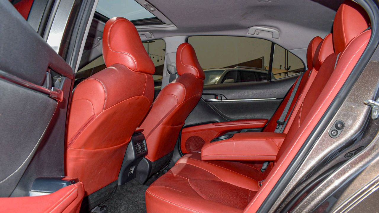 Toyota Camry - Image 13