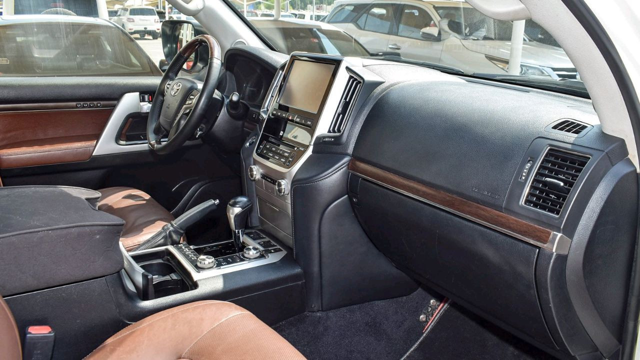 Toyota Land Cruiser - Image 6