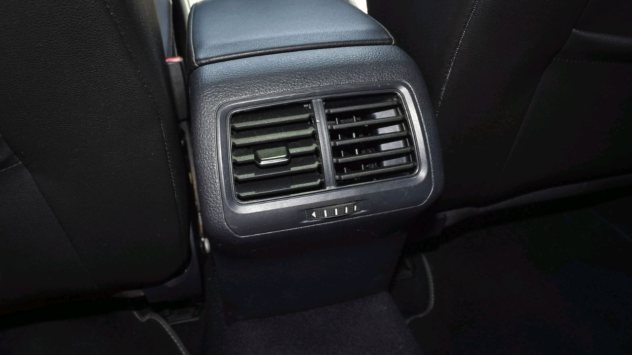 Volkswagen Golf R - Image 12