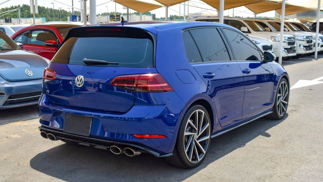 Volkswagen Golf R - Image 11