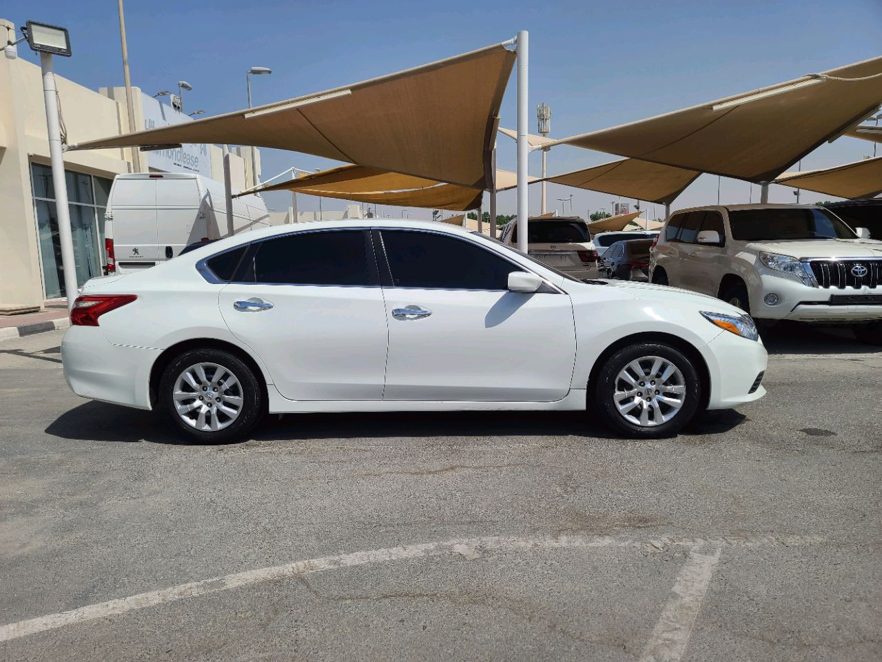 Nissan Altima - Image 9