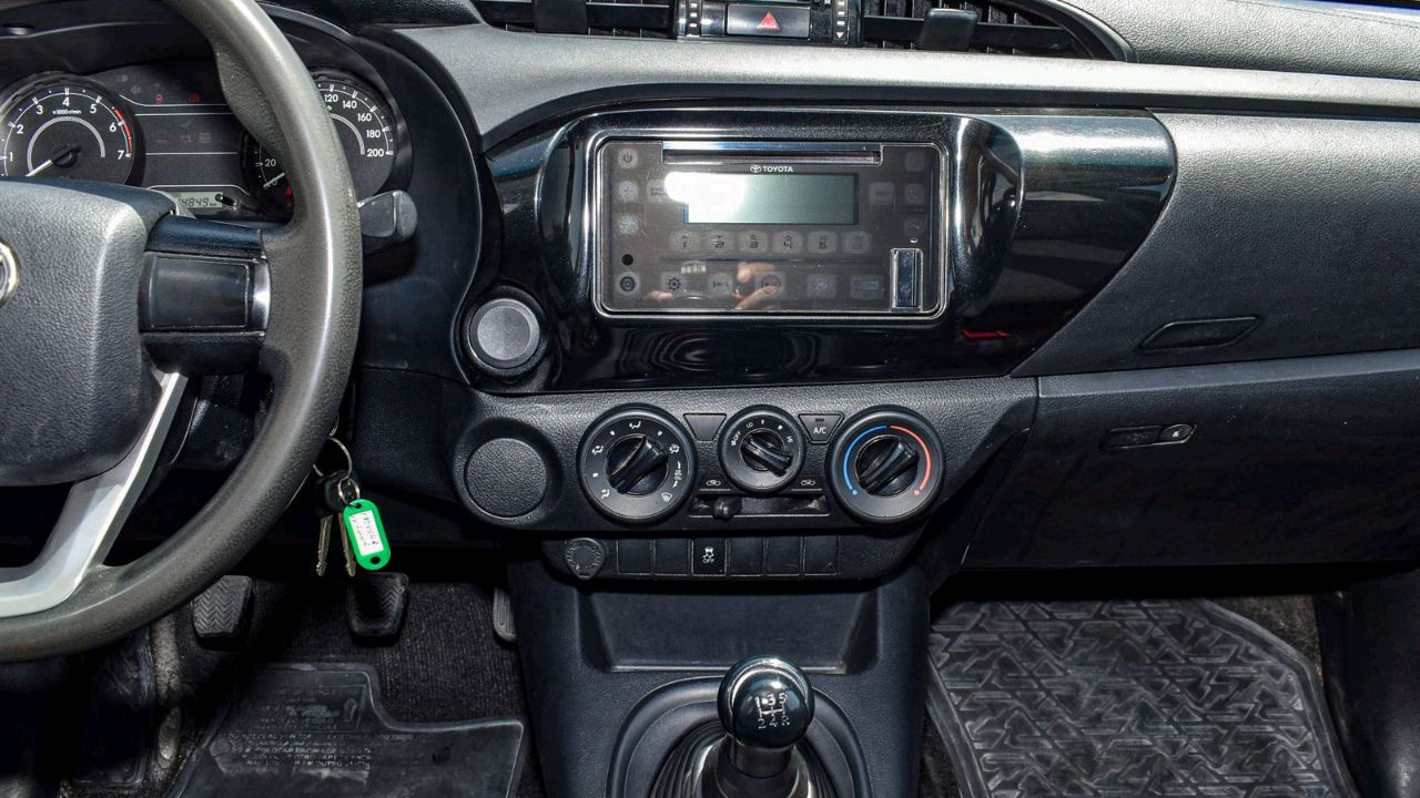 Toyota Hilux - Image 4