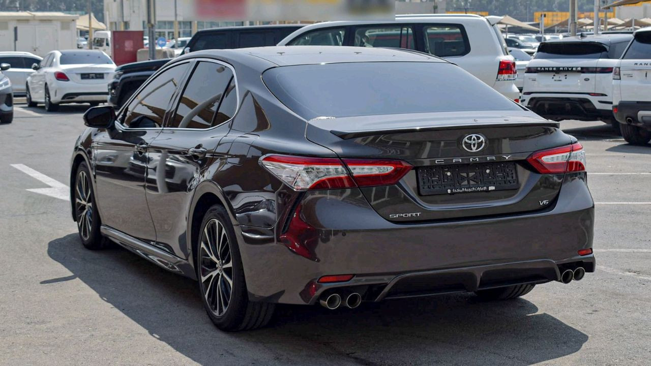 Toyota Camry - Image 9