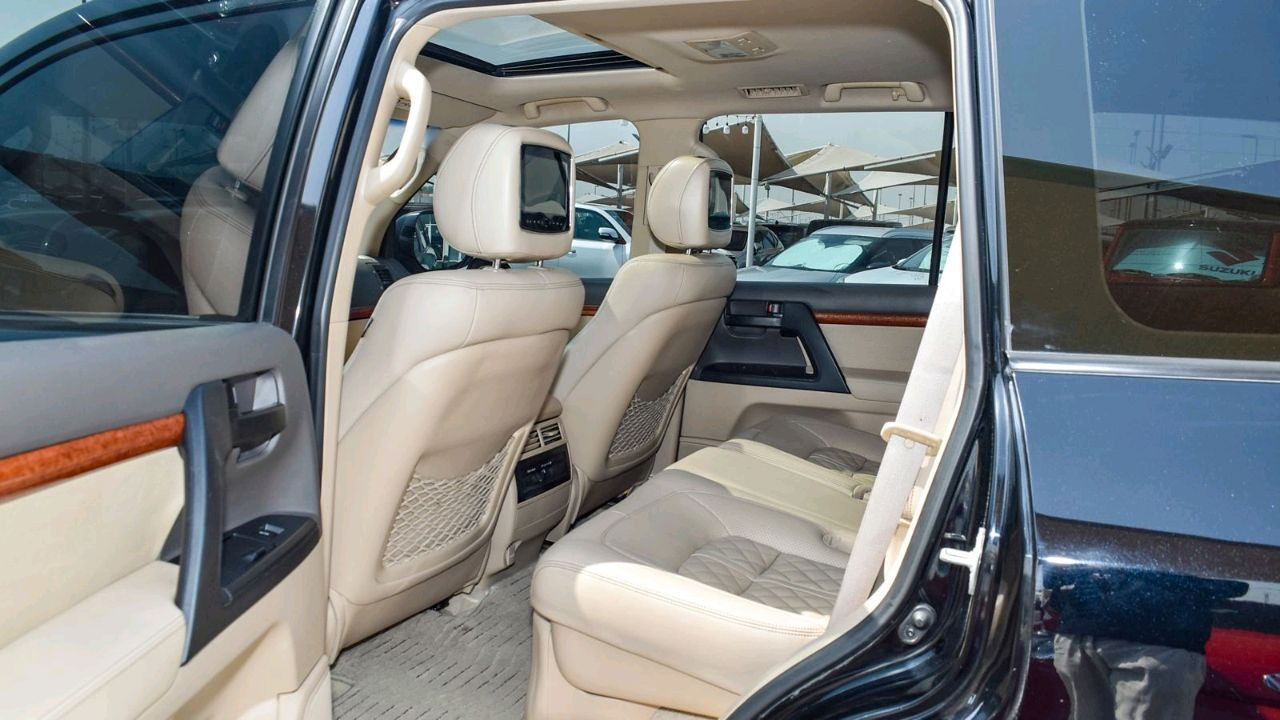 Toyota Land Cruiser - Image 7