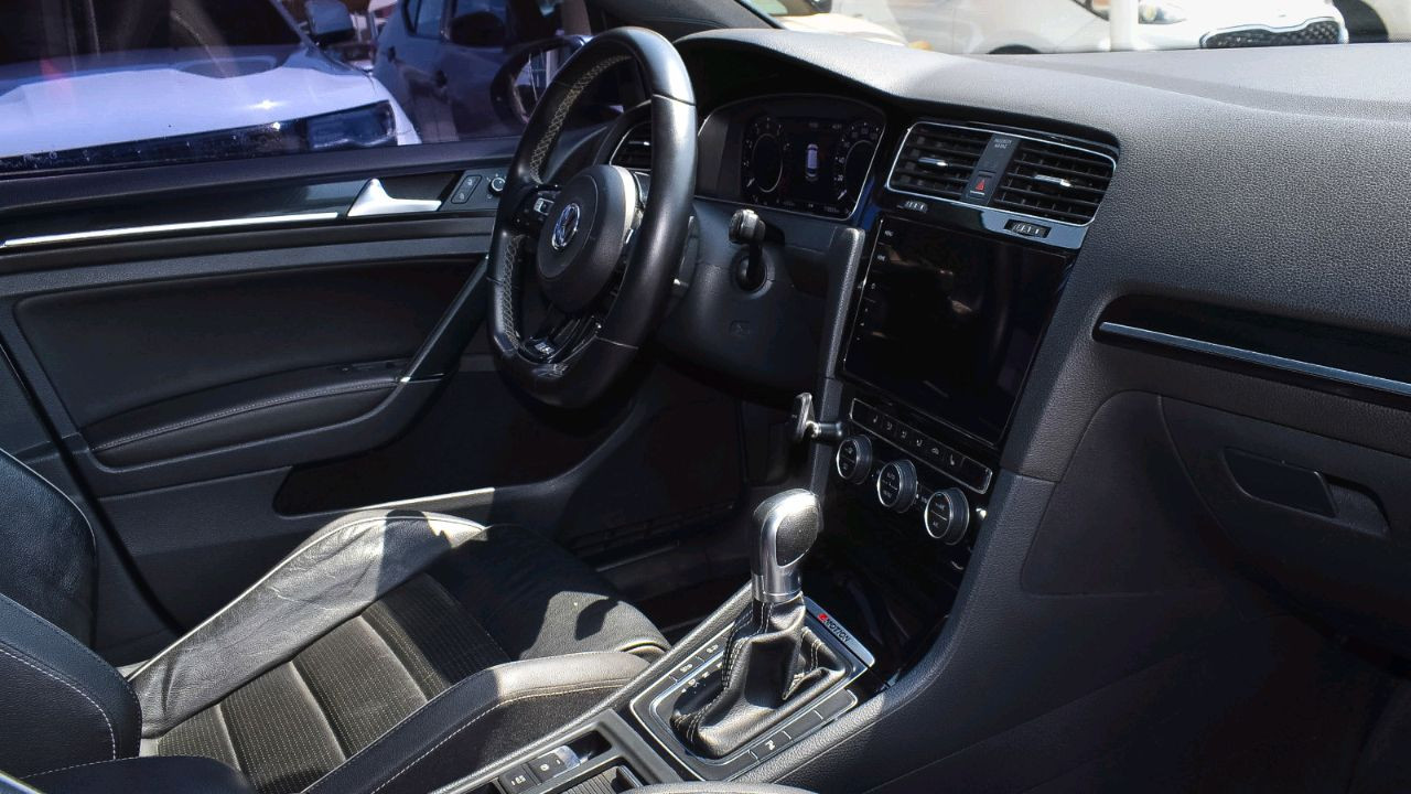 Volkswagen Golf R - Image 8