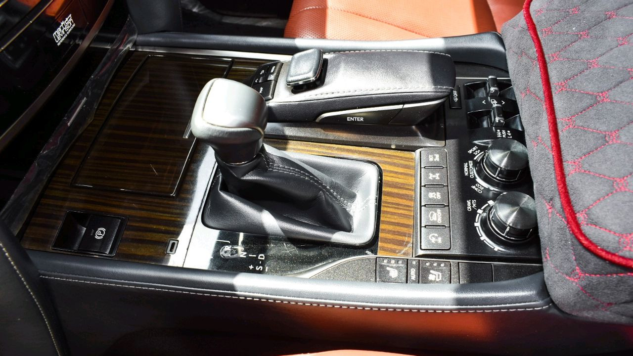 Lexus LX-Series - Image 10