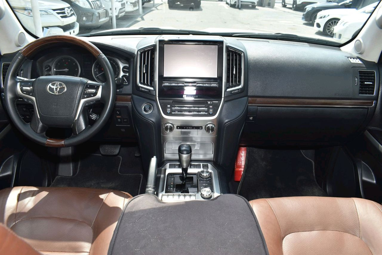 Toyota Land Cruiser - Image 3