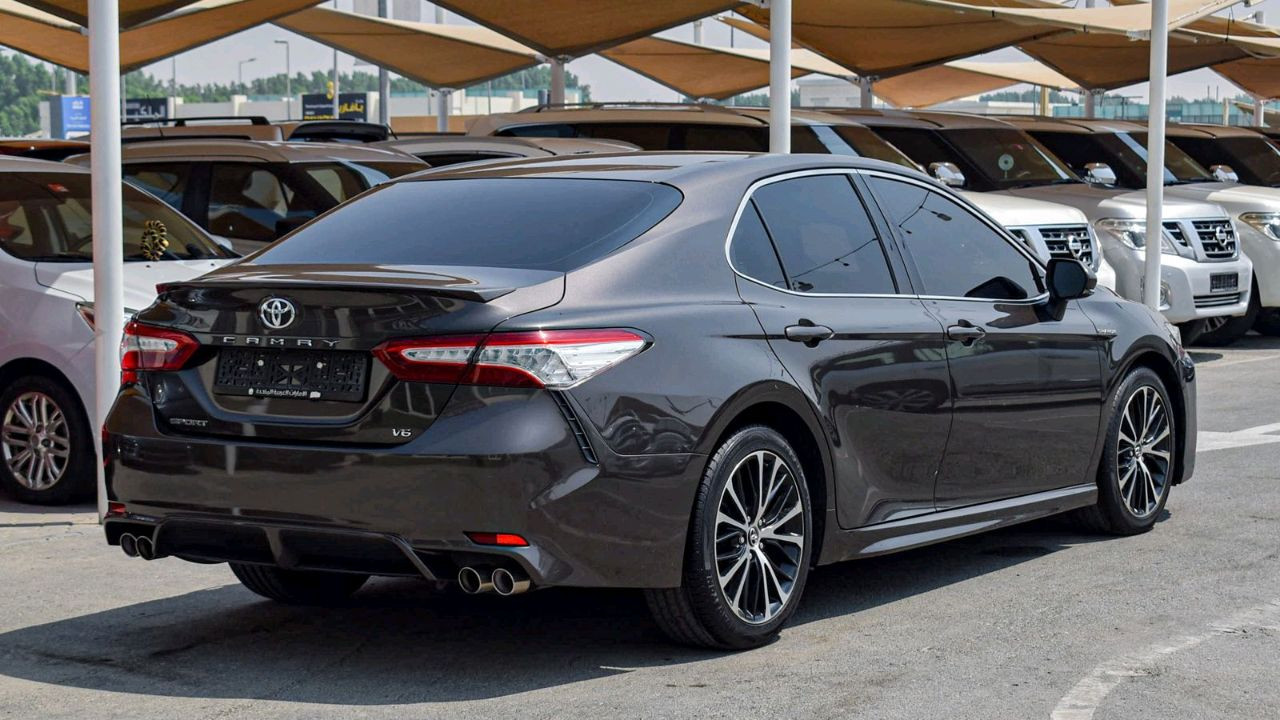 Toyota Camry - Image 11