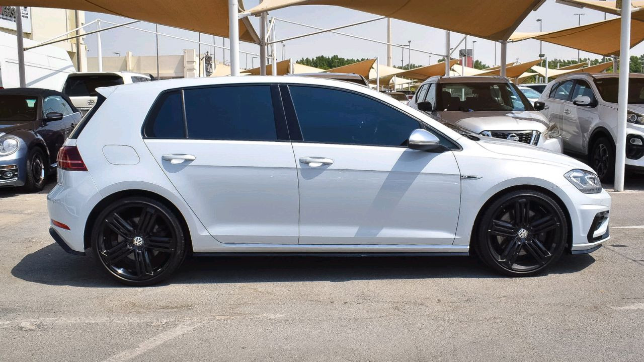 Volkswagen Golf R - Image 11