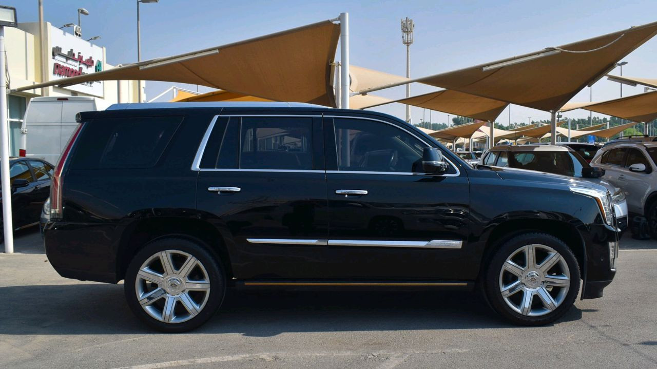 Cadillac Escalade - Image 8
