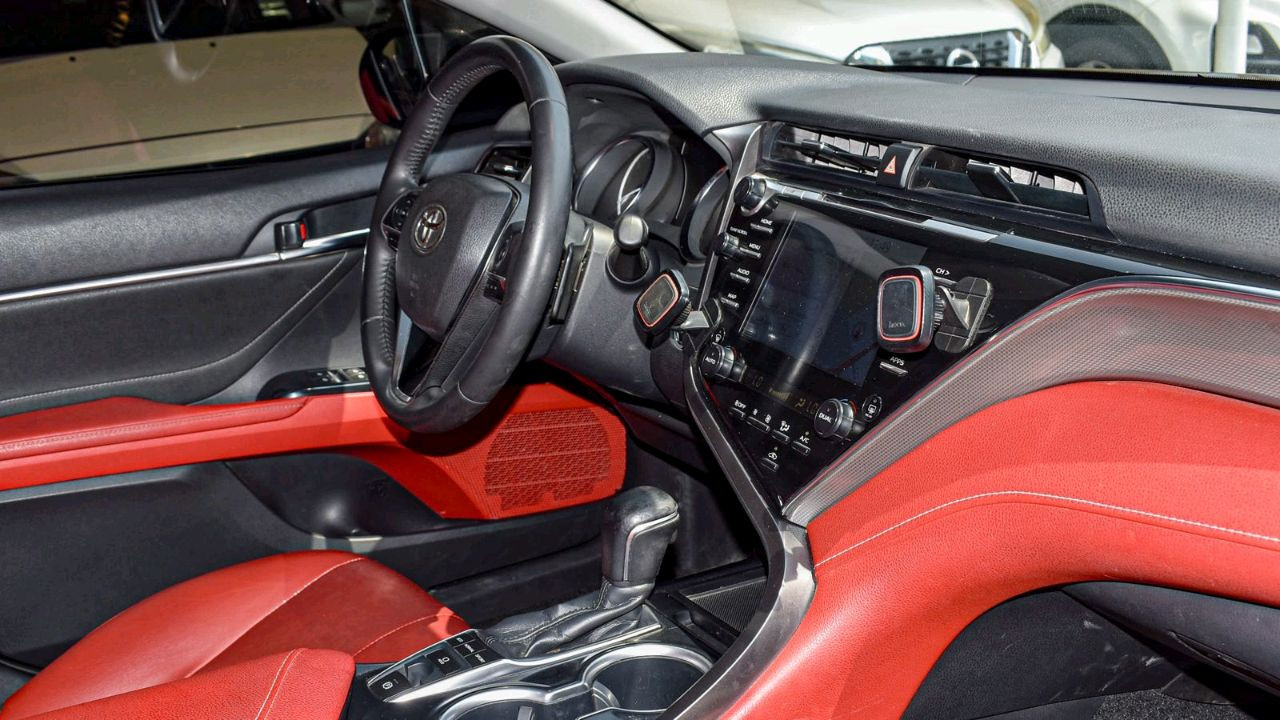 Toyota Camry - Image 12