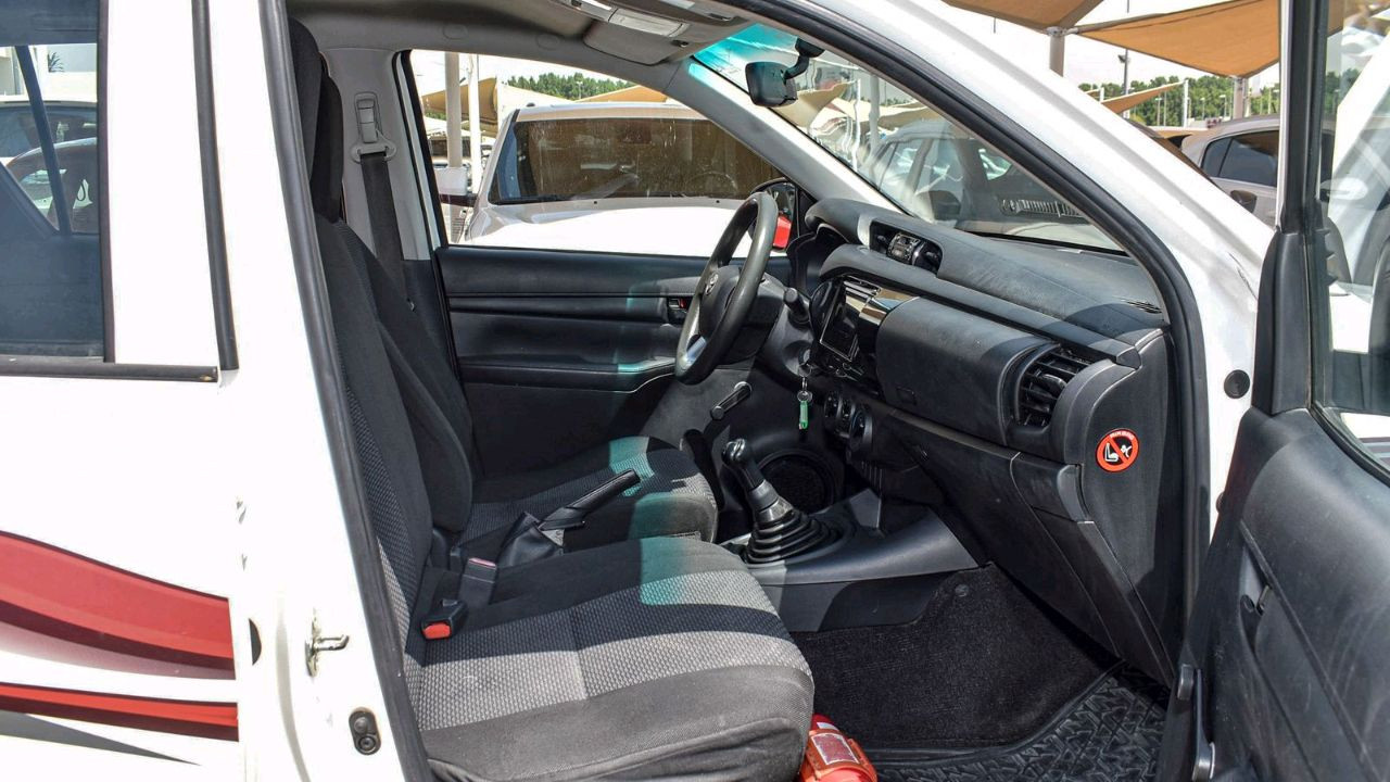 Toyota Hilux - Image 10