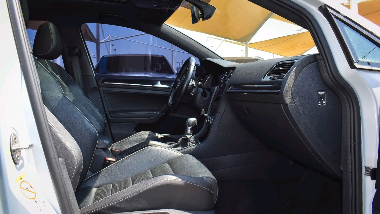 Volkswagen Golf R - Image 6