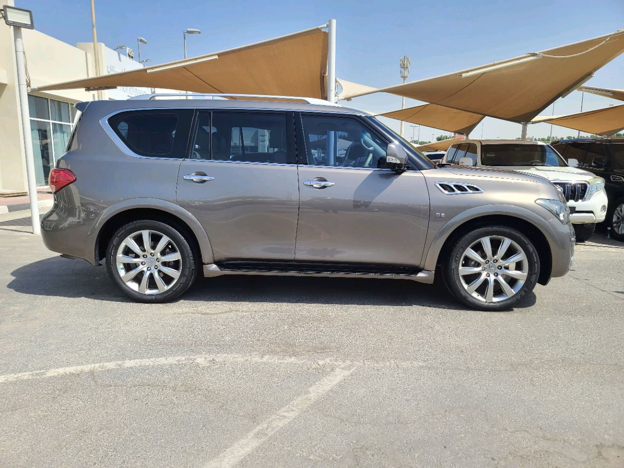 Infiniti QX70 - Image 12