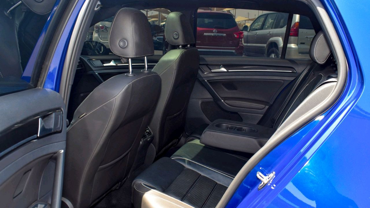Volkswagen Golf R - Image 12
