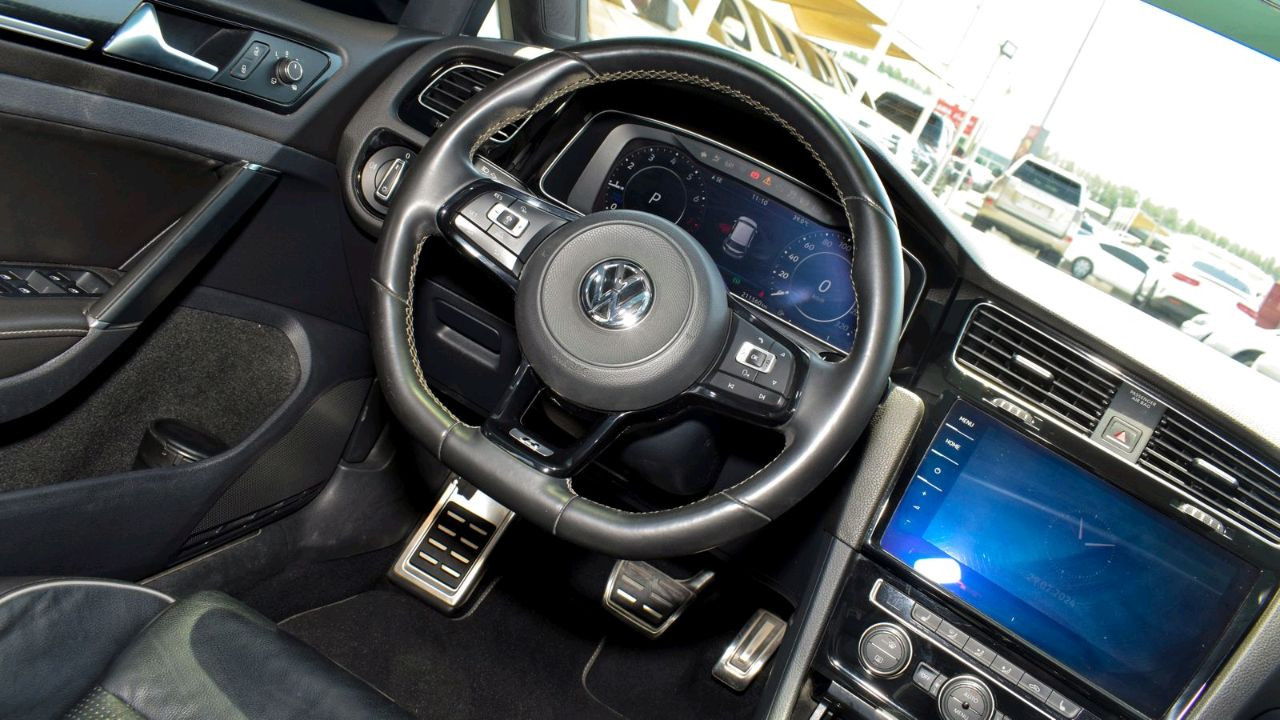 Volkswagen Golf R - Image 3