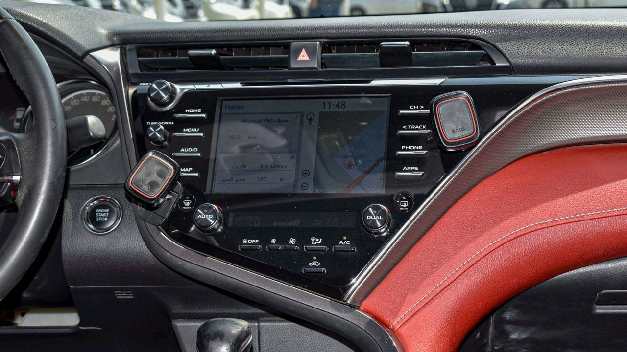Toyota Camry - Image 10