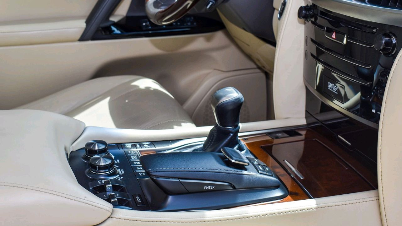 Lexus LX-Series - Image 12