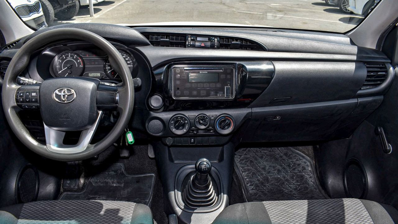 Toyota Hilux - Image 8
