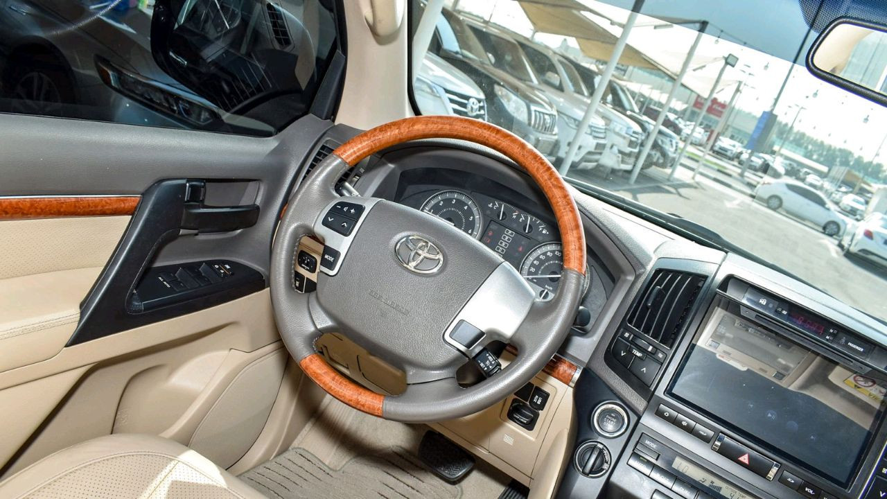 Toyota Land Cruiser - Image 5