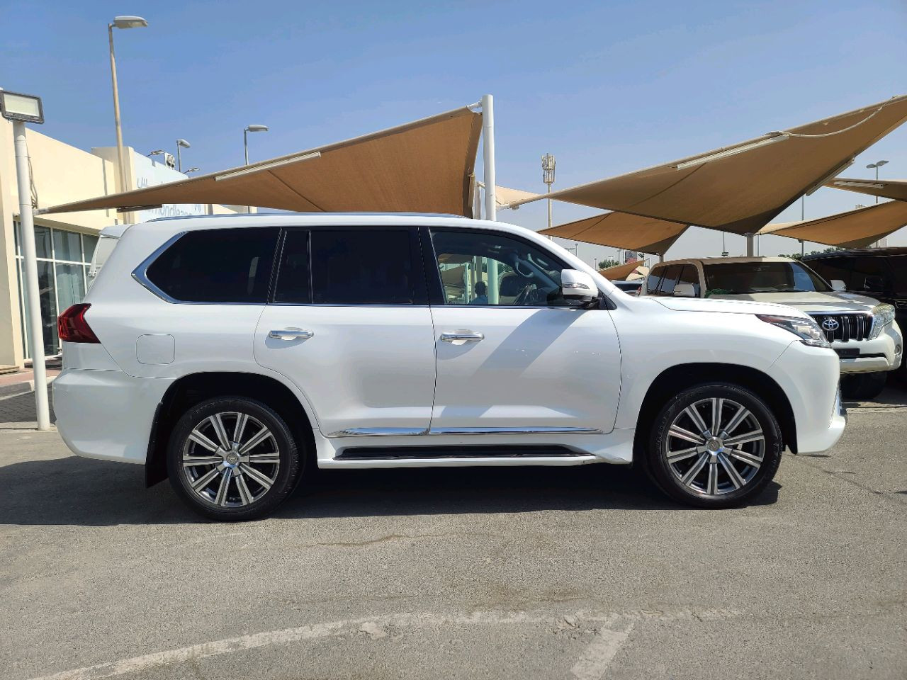 Lexus LX-Series - Image 9