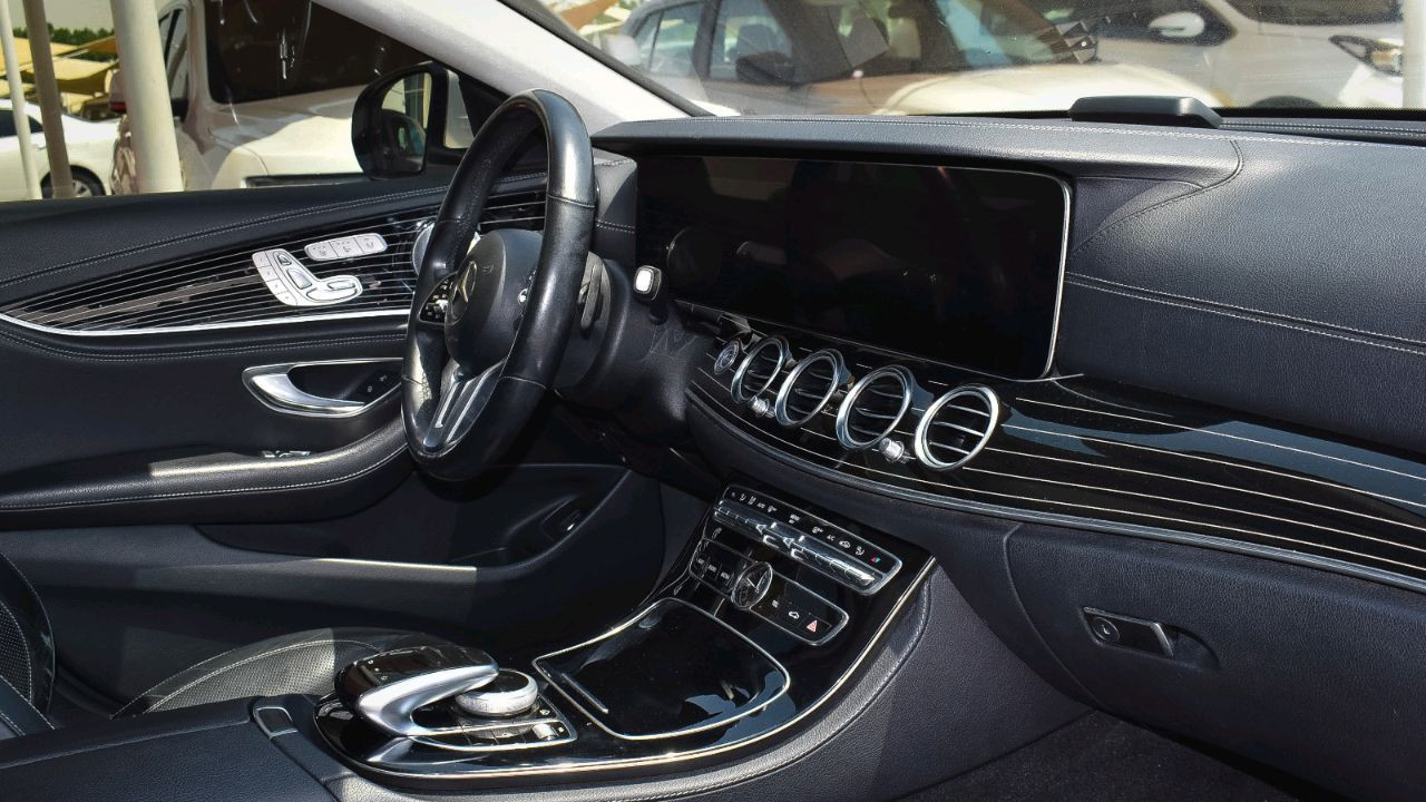 Mercedes Benz E-Class - Image 10