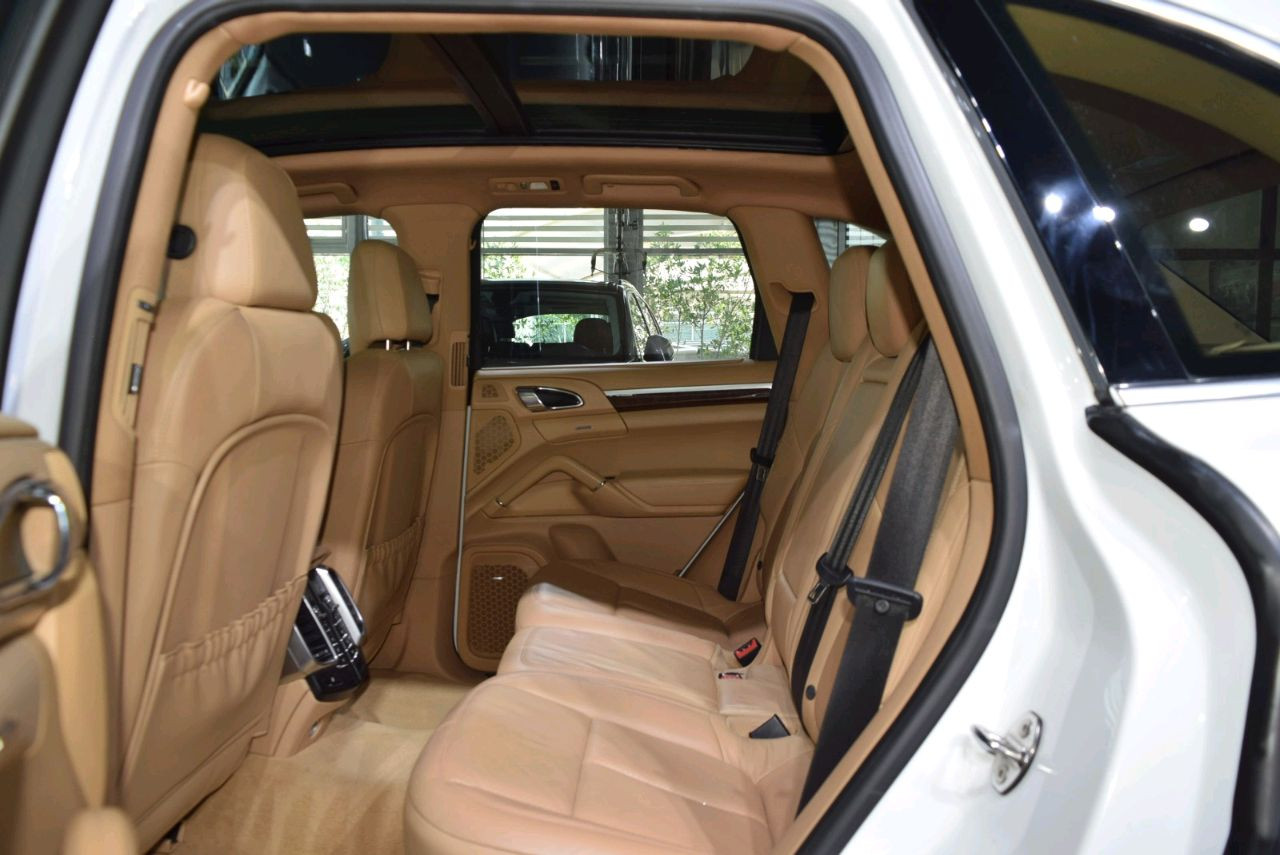 Porsche Cayenne - Image 8
