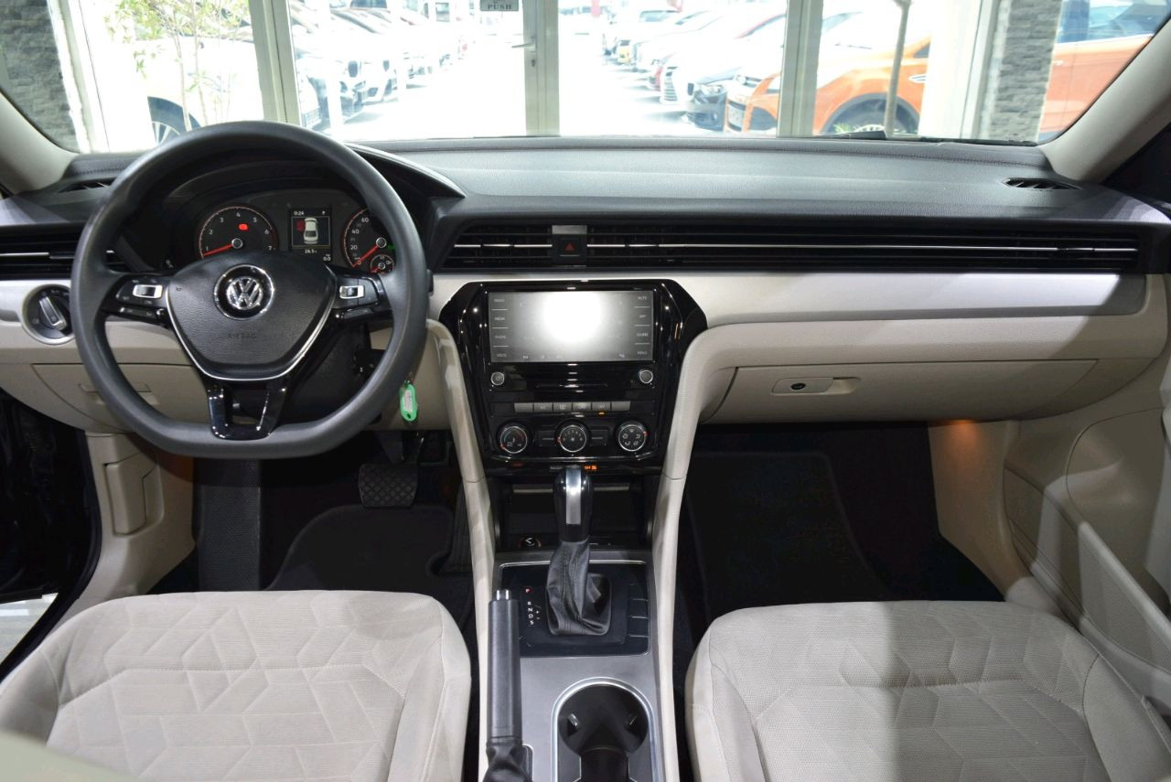Volkswagen Passat - Image 2