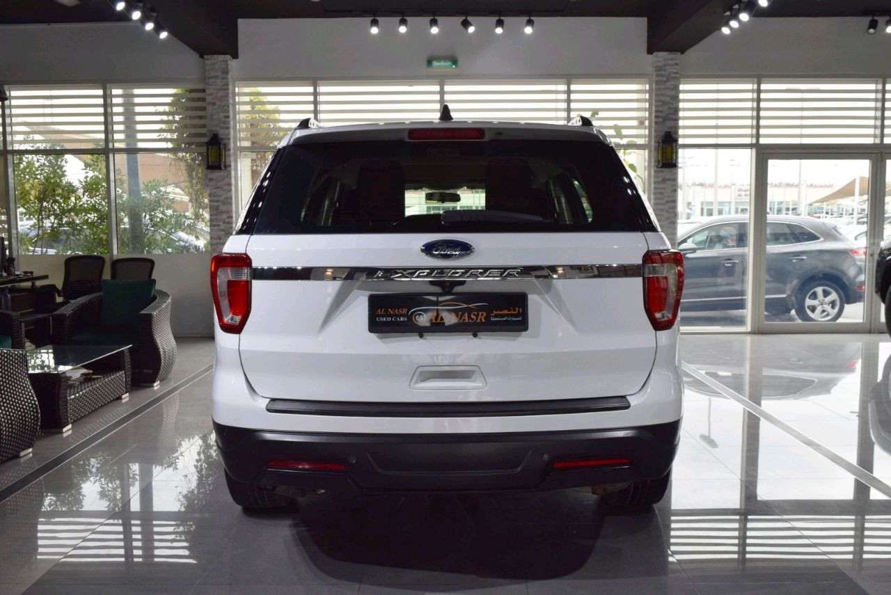 Ford Explorer - Image 3