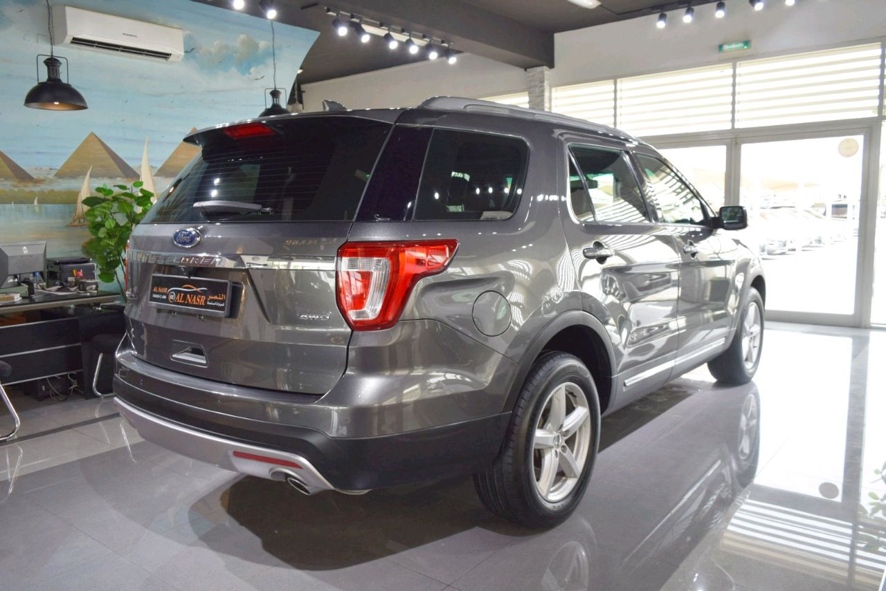 Ford Explorer - Image 12