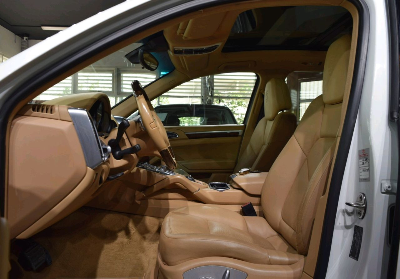 Porsche Cayenne - Image 10