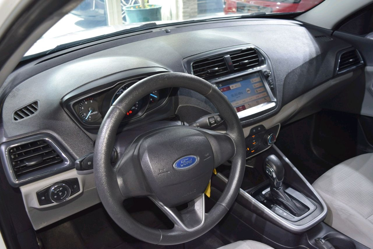 Ford Escort - Image 10