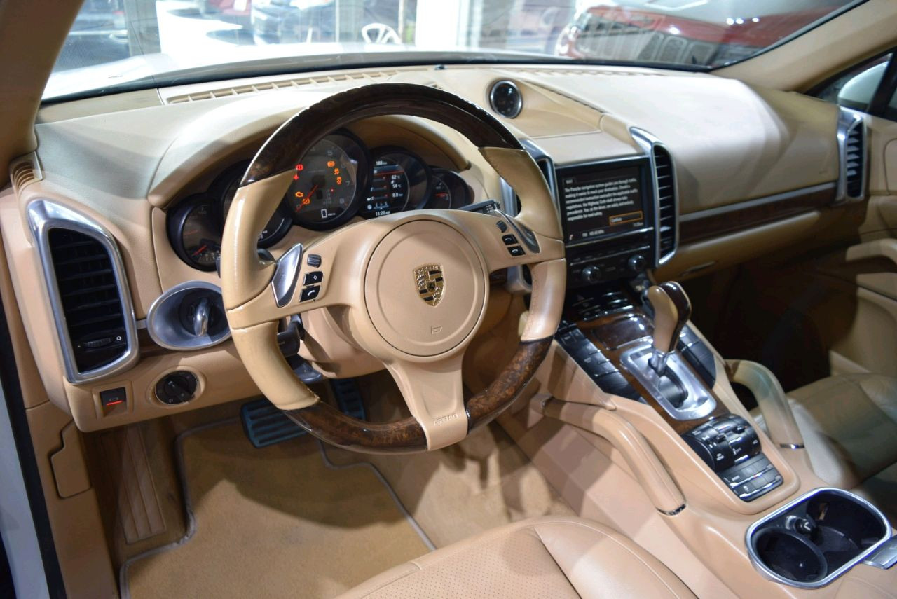 Porsche Cayenne - Image 12