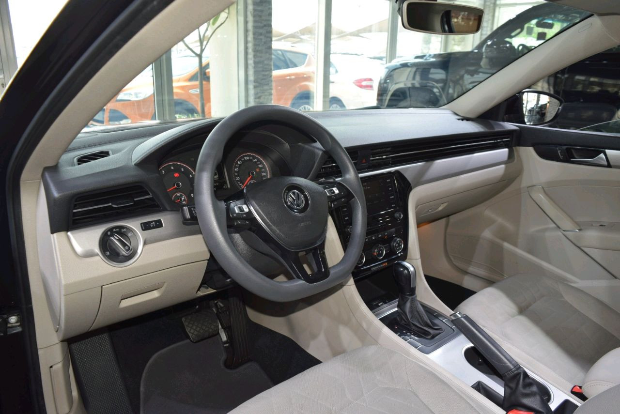 Volkswagen Passat - Image 8