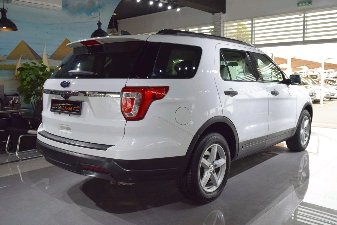 Ford Explorer - Image 15