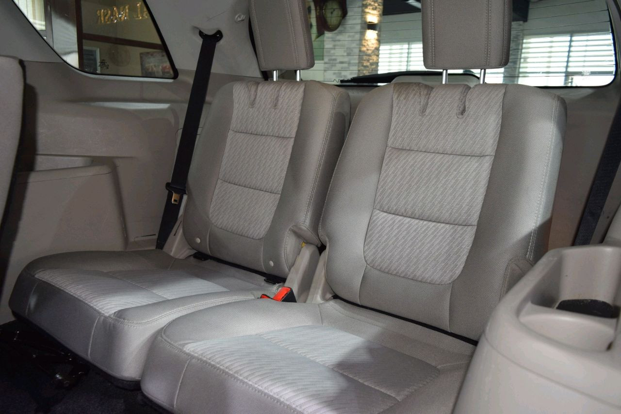 Ford Explorer - Image 11