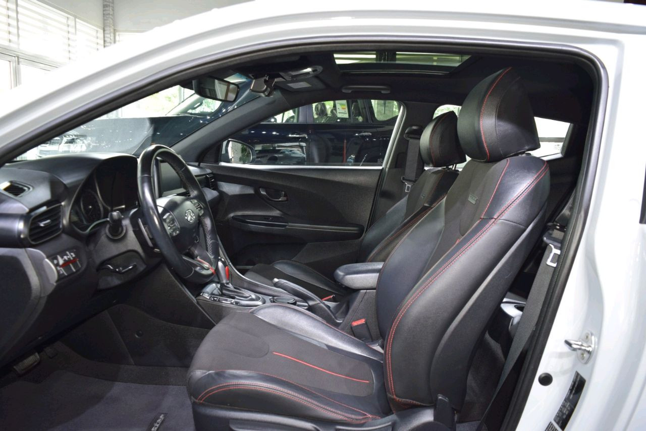 Hyundai Veloster - Image 10