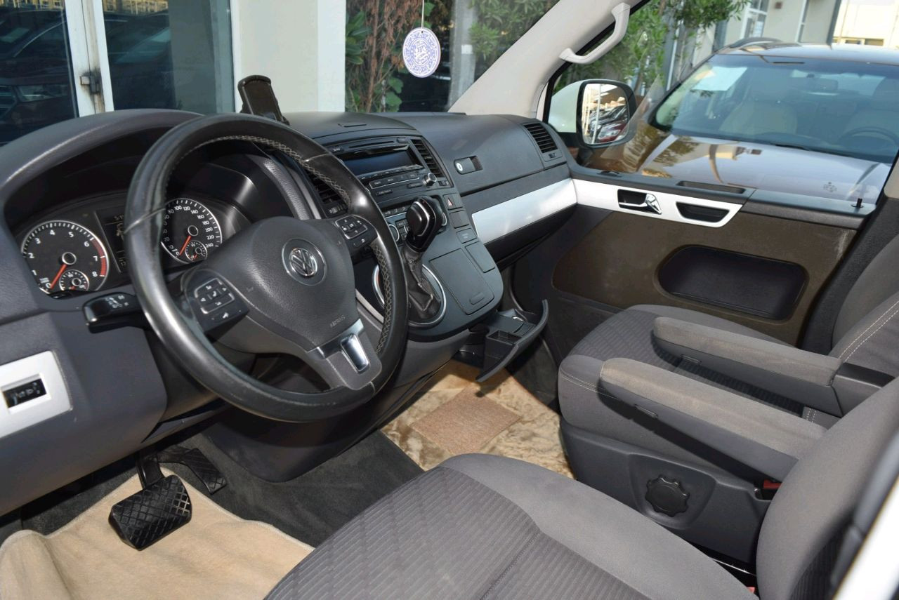 Volkswagen Multivan - Image 5