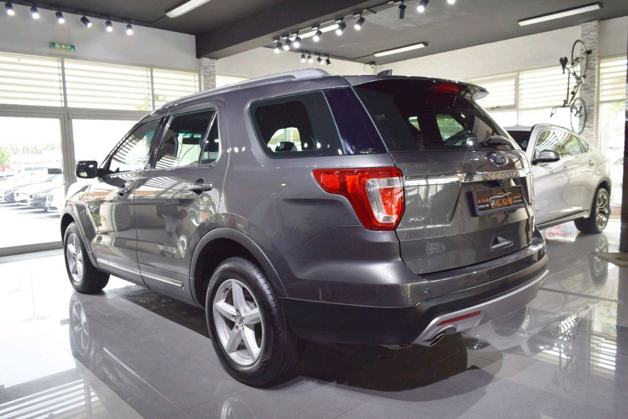 Ford Explorer - Image 13