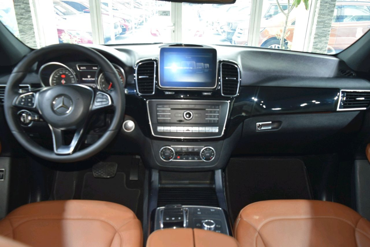 Mercedes Benz GLE SUV - Image 15
