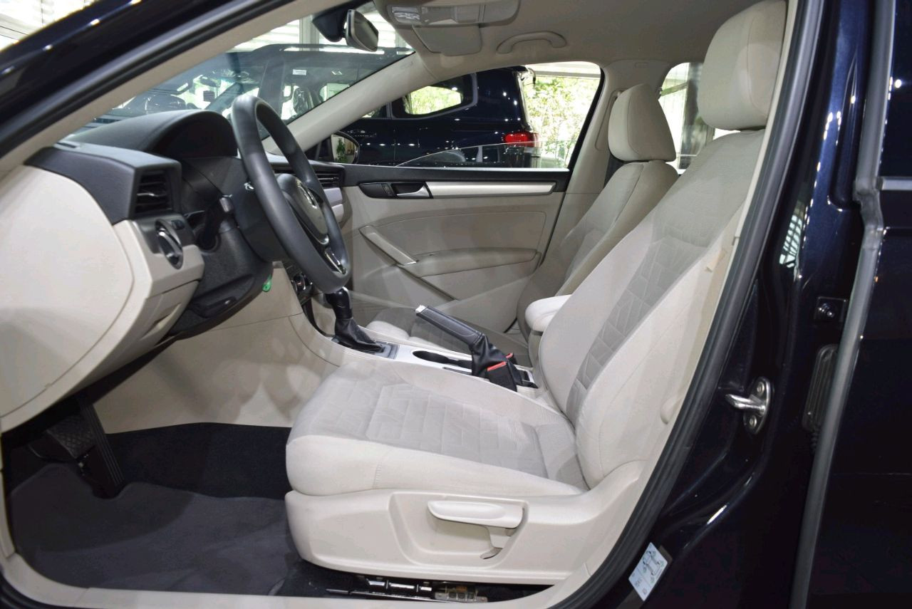 Volkswagen Passat - Image 5