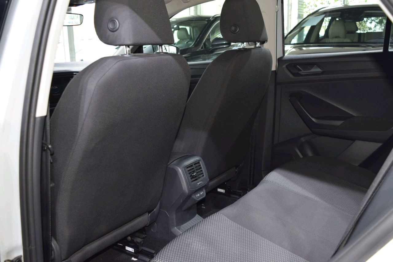 Volkswagen T-ROC - Image 12